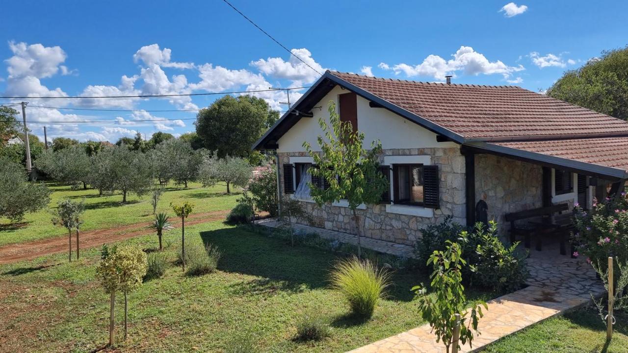 Villa Stone Medal Drniš Exteriör bild