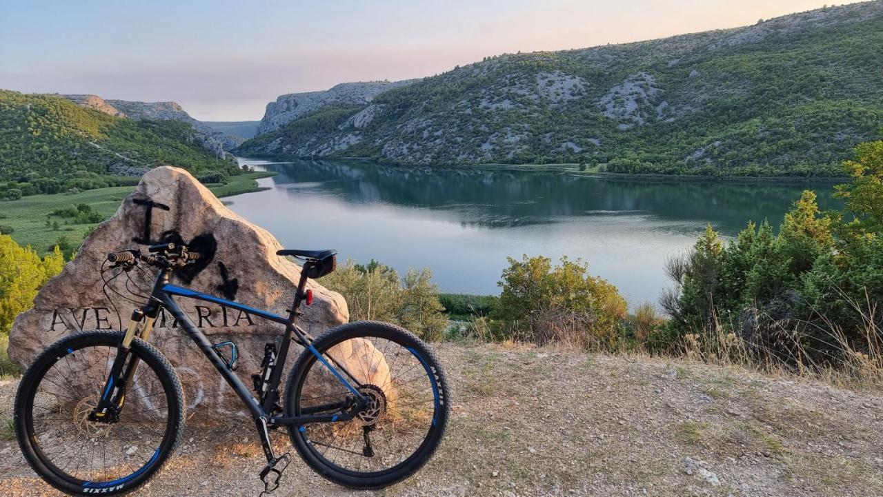 Villa Stone Medal Drniš Exteriör bild